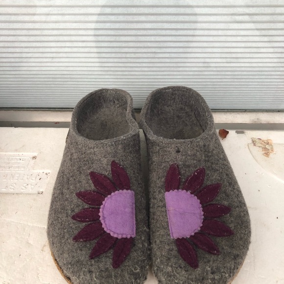 Haflinger Gray Wool Slippers with Purple Floral Design Slippers Size 39/8.5US - Picture 2 of 13